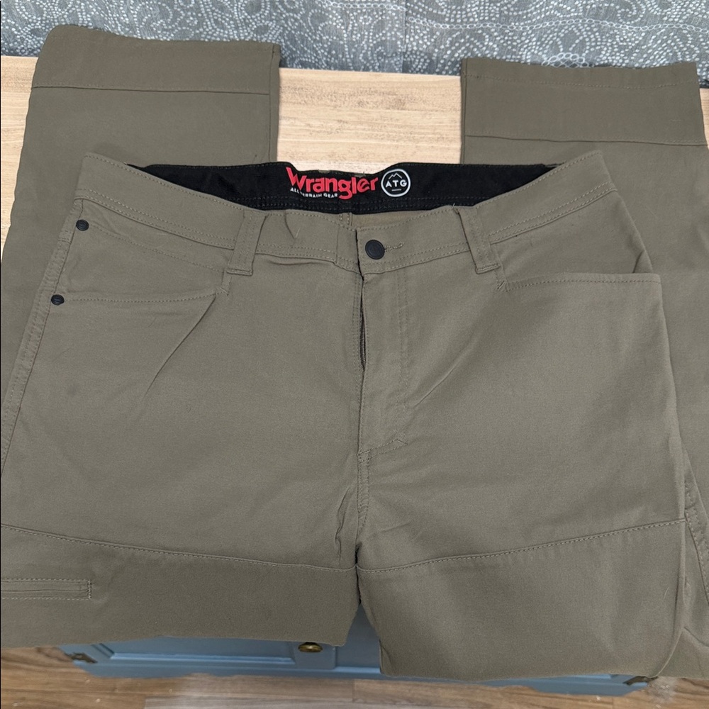 Wrangler Men's Olive Chinos